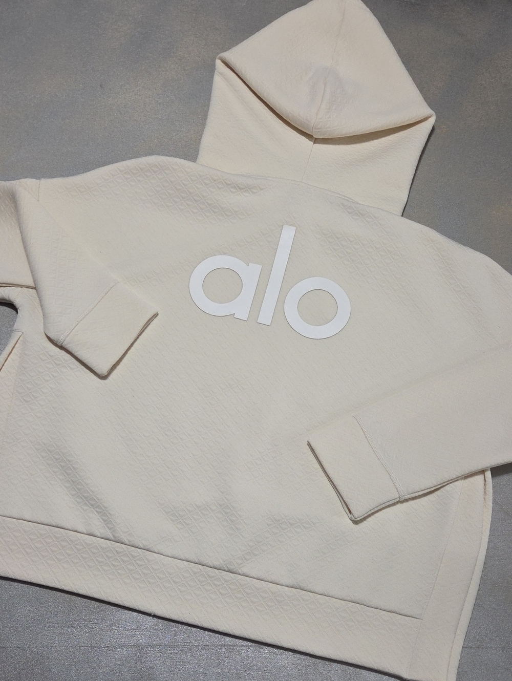 ALO Yoga Cream Quilted Logo Pullover Hoodie Perfect..NWOTS